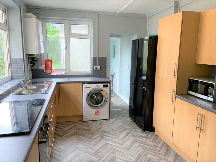 3 Russell Street - Image 2