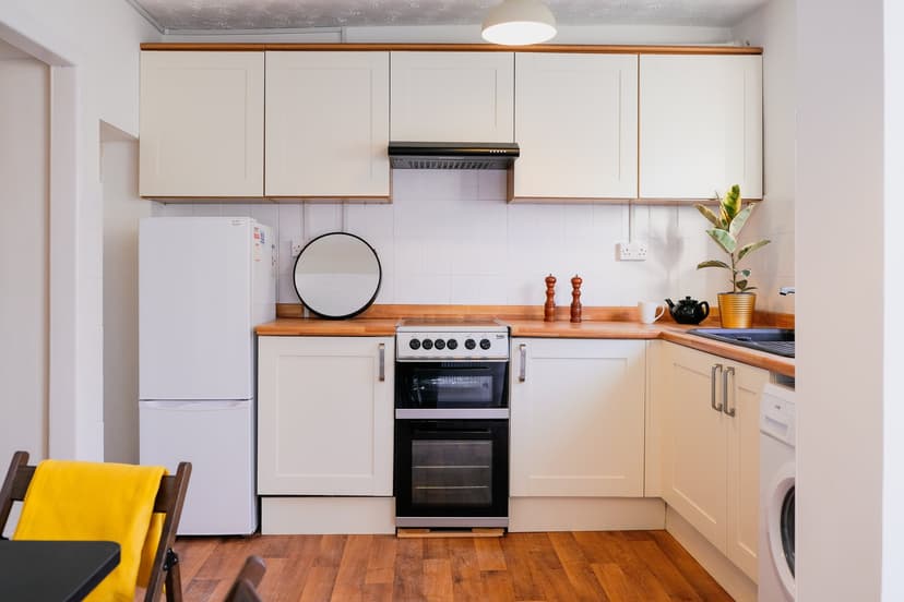 98 Fabian Way - Image 1