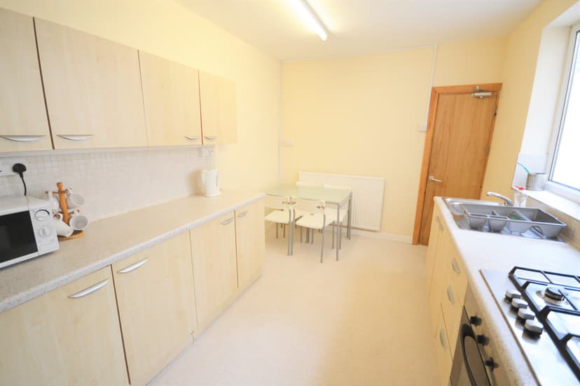 48 St Helens Avenue - Image 2