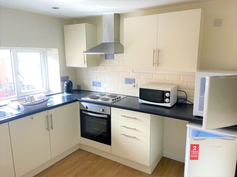 51 The Kingsway - Image 1