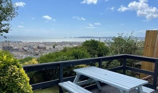 6 Chaddesley Terrace