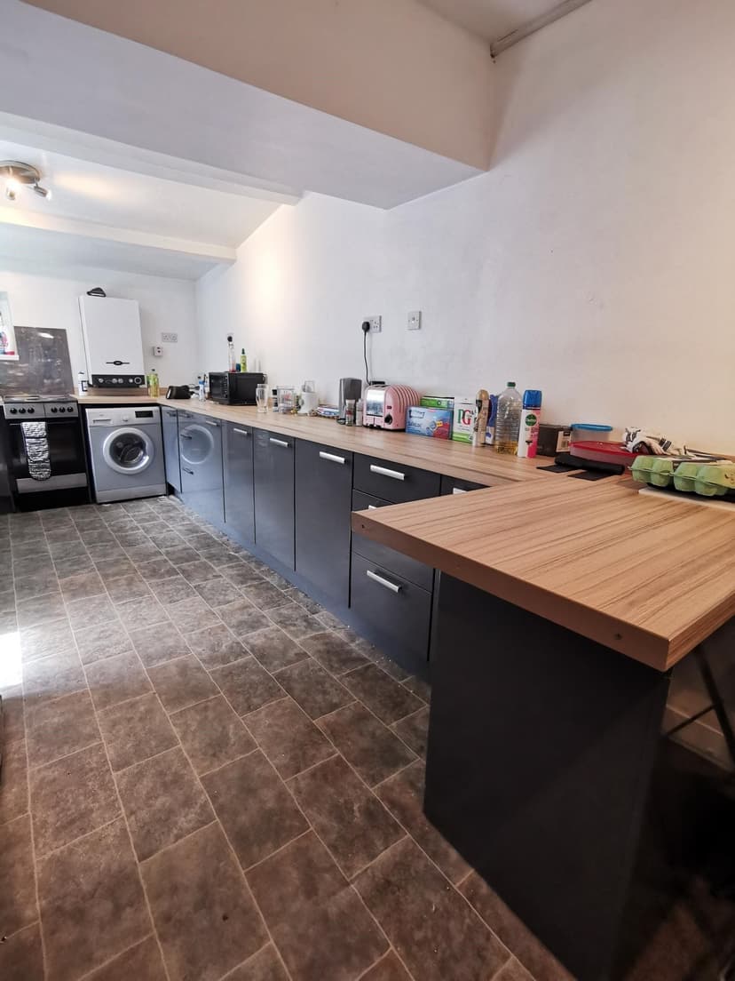 157 King Edward Rd - Image 2