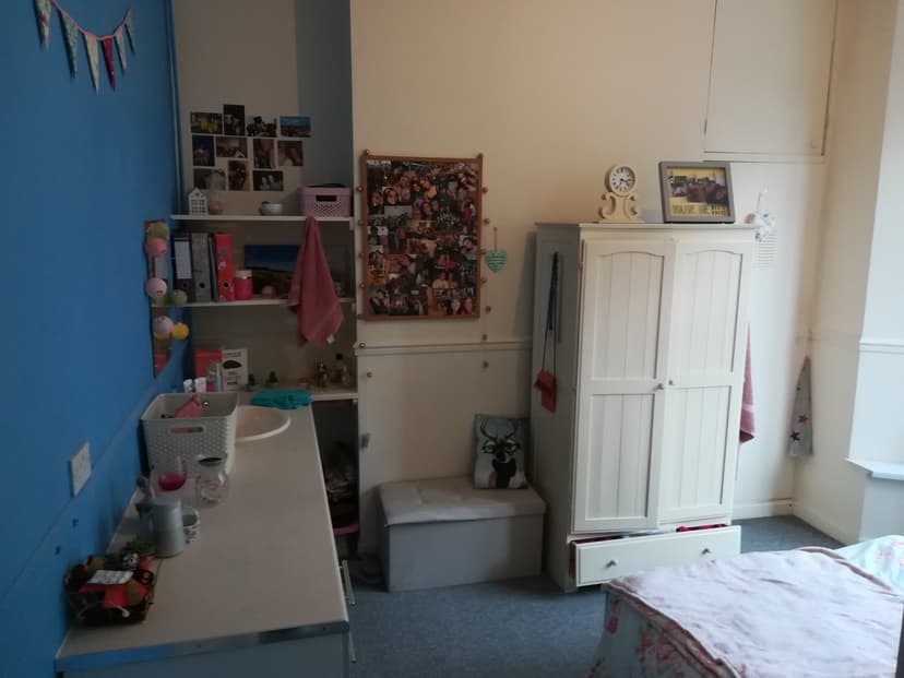 30 Gwydr Crescent - Image 2