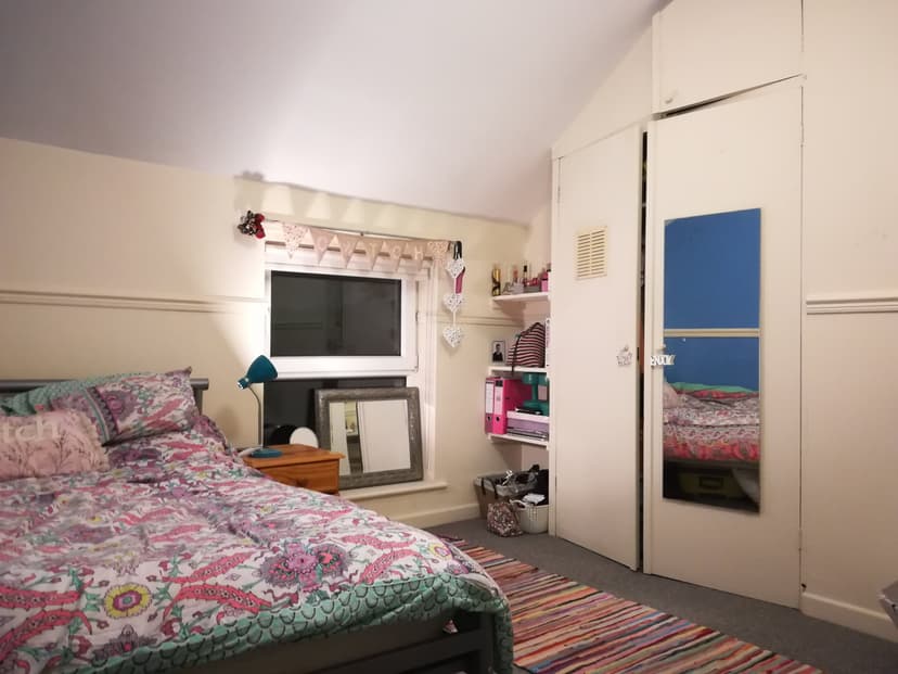 30 Gwydr Crescent - Image 3