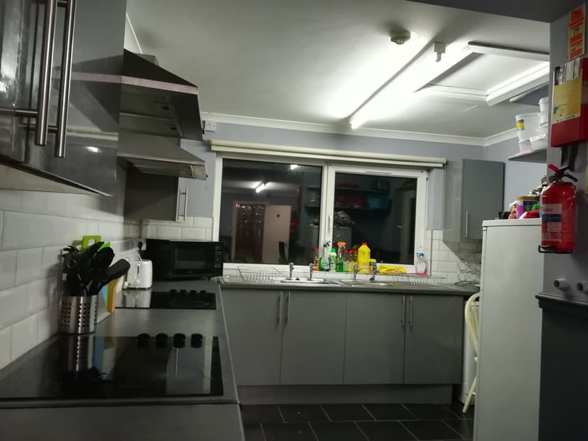 30 Gwydr Crescent - Image 6