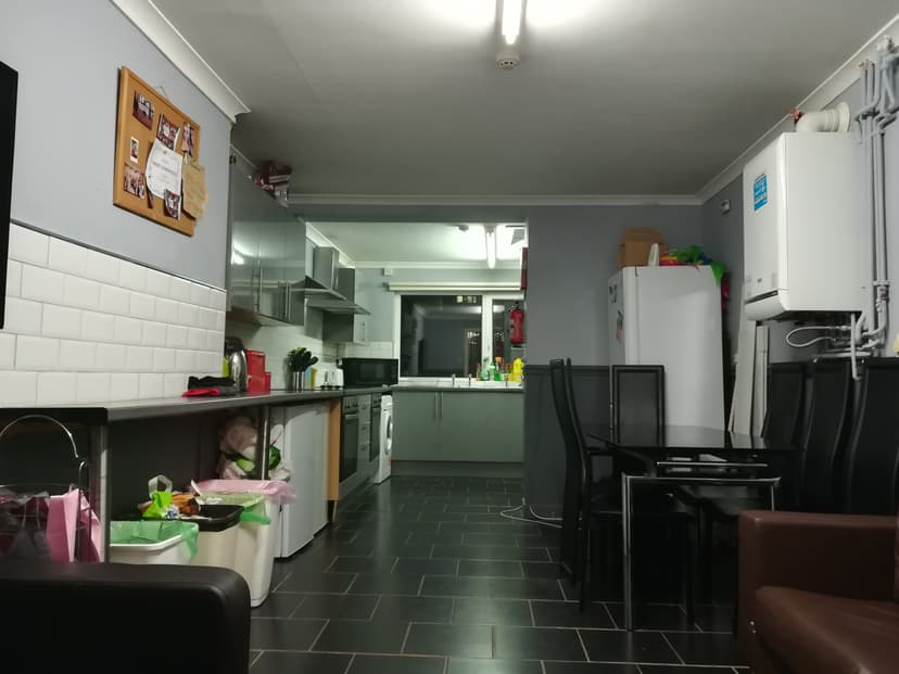 30 Gwydr Crescent - Image 7