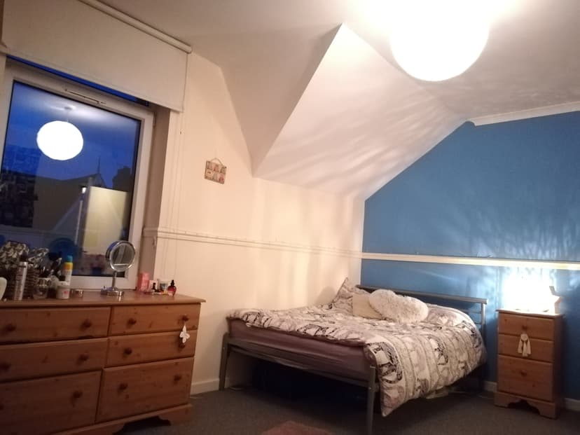 30 Gwydr Crescent - Image 8