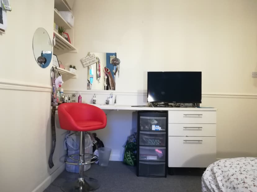 30 Gwydr Crescent - Image 14