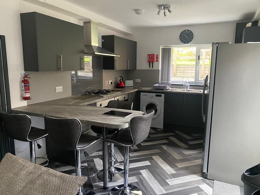 124 Rhondda Street - Image 1