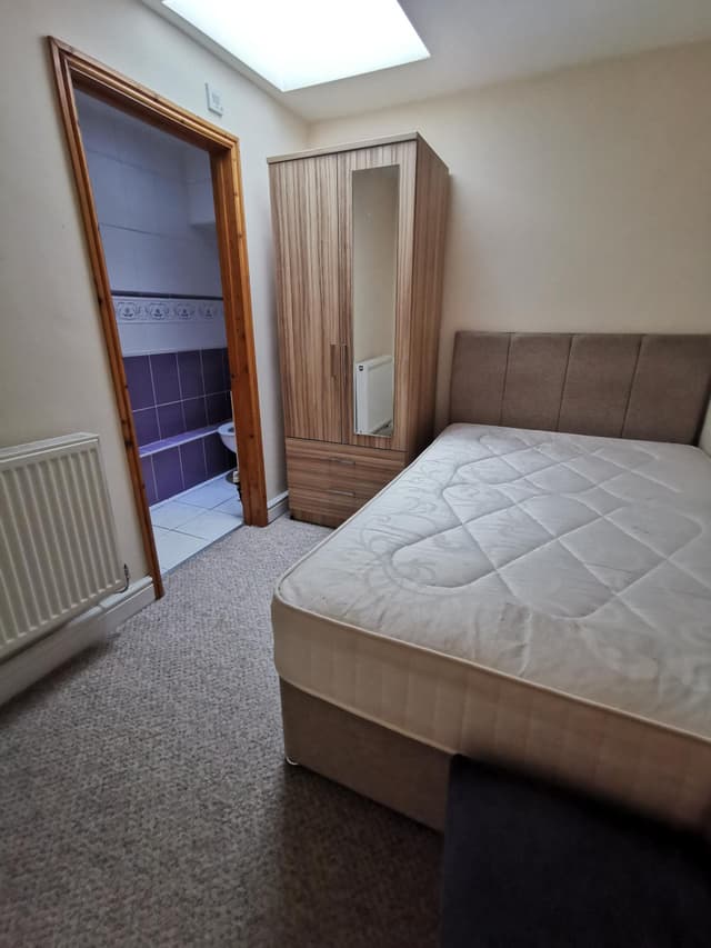 31 Inkerman Street - Image 1