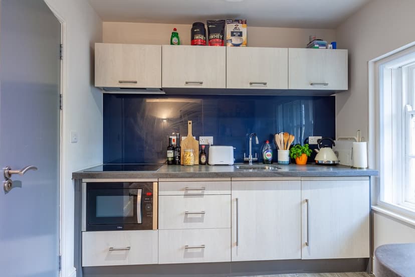 Apt 22 St Marys Square - Image 4