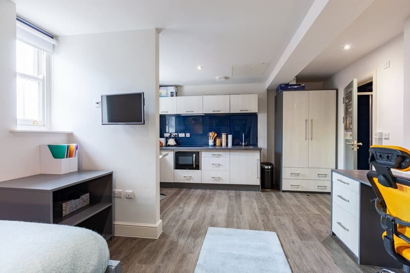 Apt 22 St Marys Square - Image 5