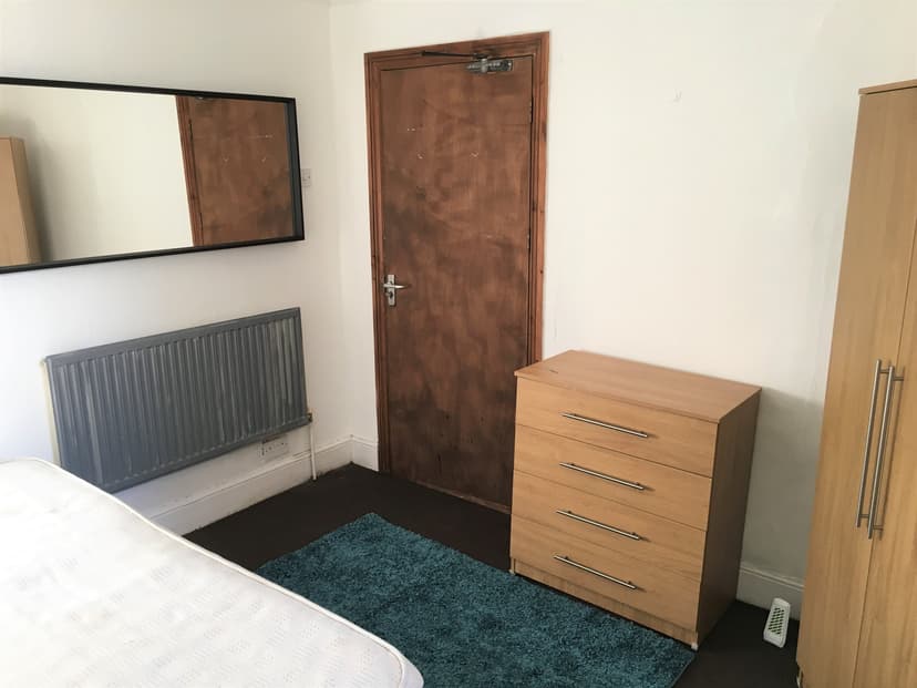 7 Stanley Terrace - Image 4