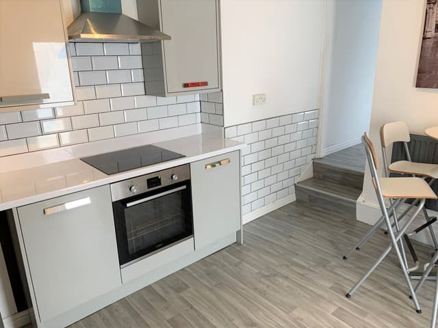 7 Stanley Terrace - Image 1