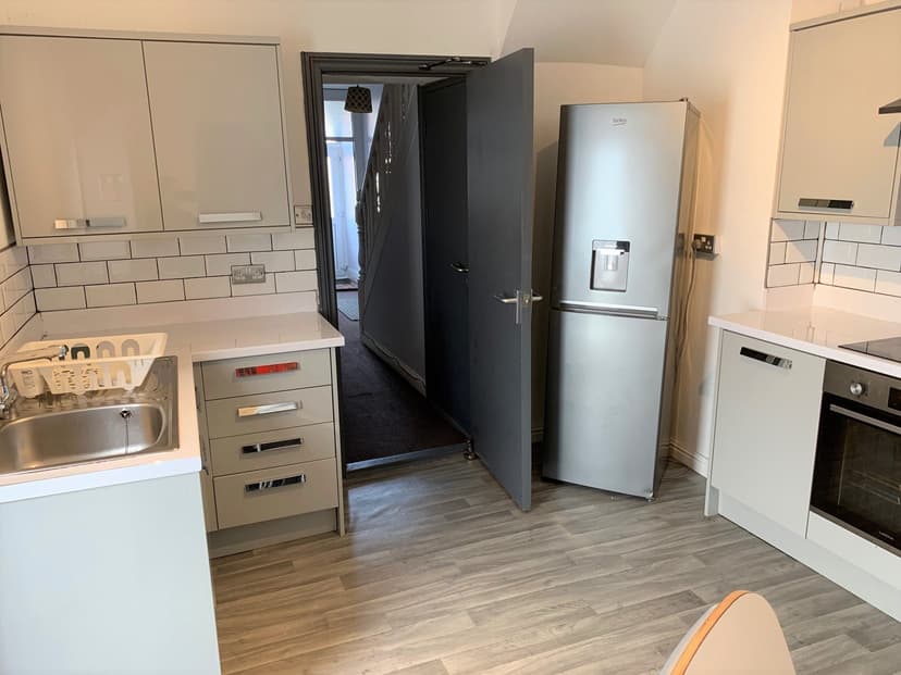 7 Stanley Terrace - Image 2