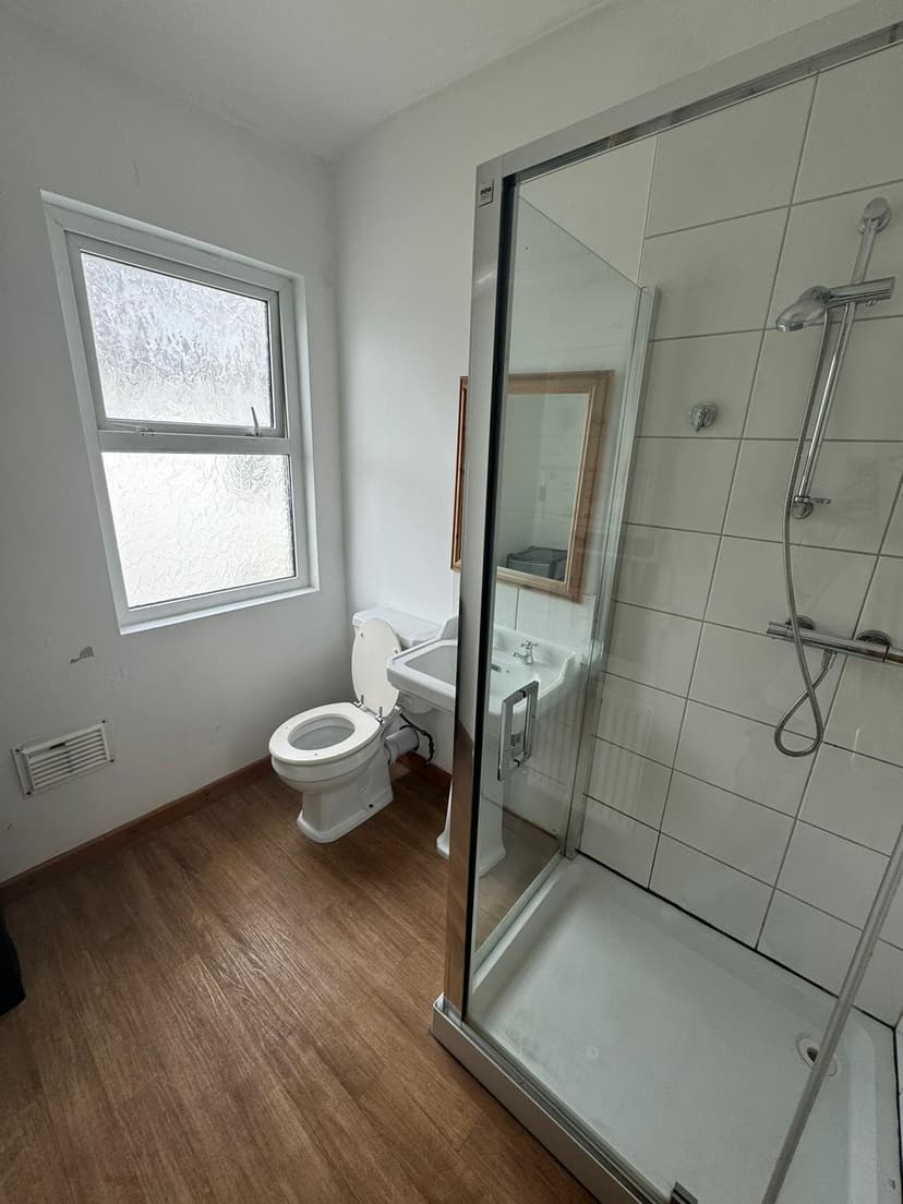 65 Glanbrydan Avenue - Image 9