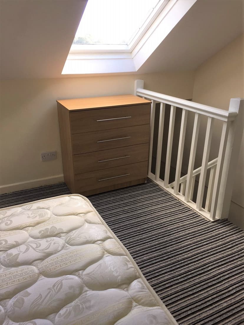 117 King Edwards Road - Image 4