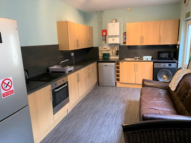 117 King Edwards Road - Image 2