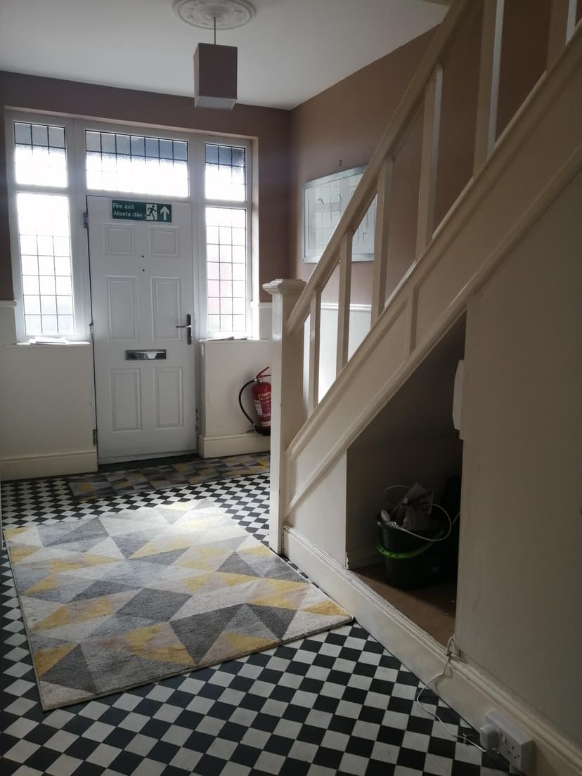 8 Cwmdonkin Drive - Image 4