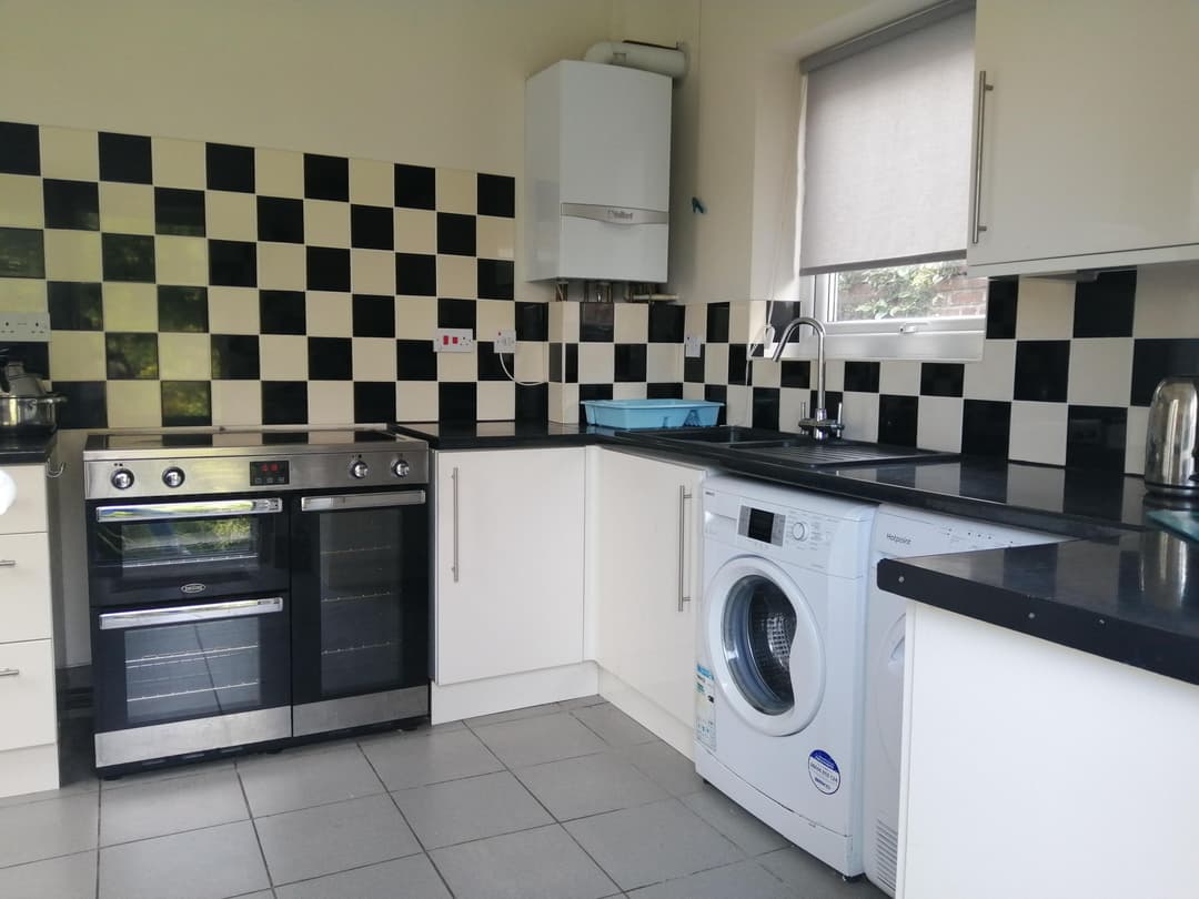 8 Cwmdonkin Drive