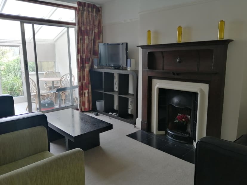 8 Cwmdonkin Drive - Image 3