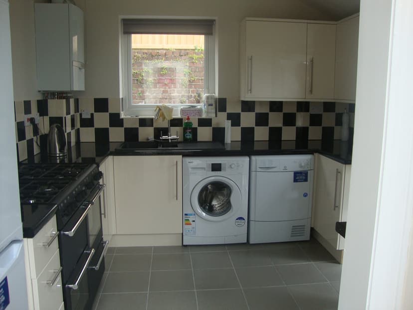 8 Cwmdonkin Drive - Image 2