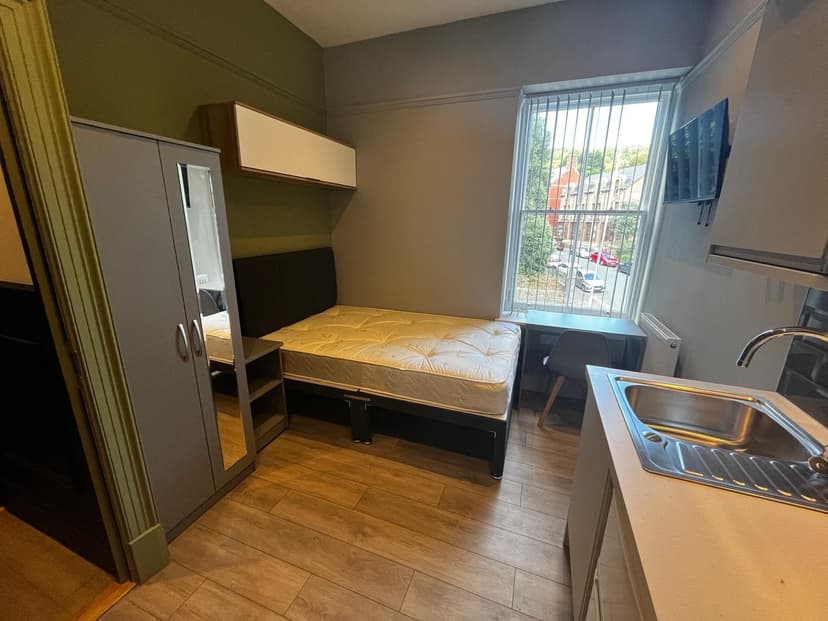 62 Walter Road - Image 3