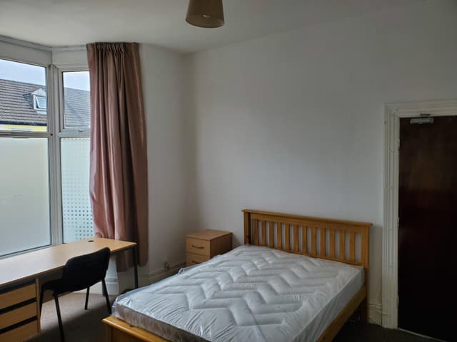 137 King Edwards Road - Image 10