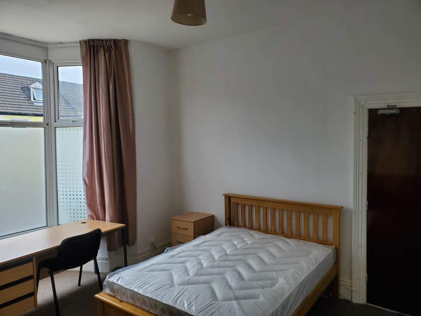 137 King Edwards Road - Image 10