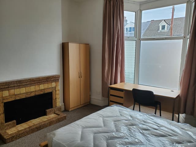 137 King Edwards Road - Image 12