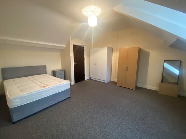 58 St Helens Avenue - Image 2