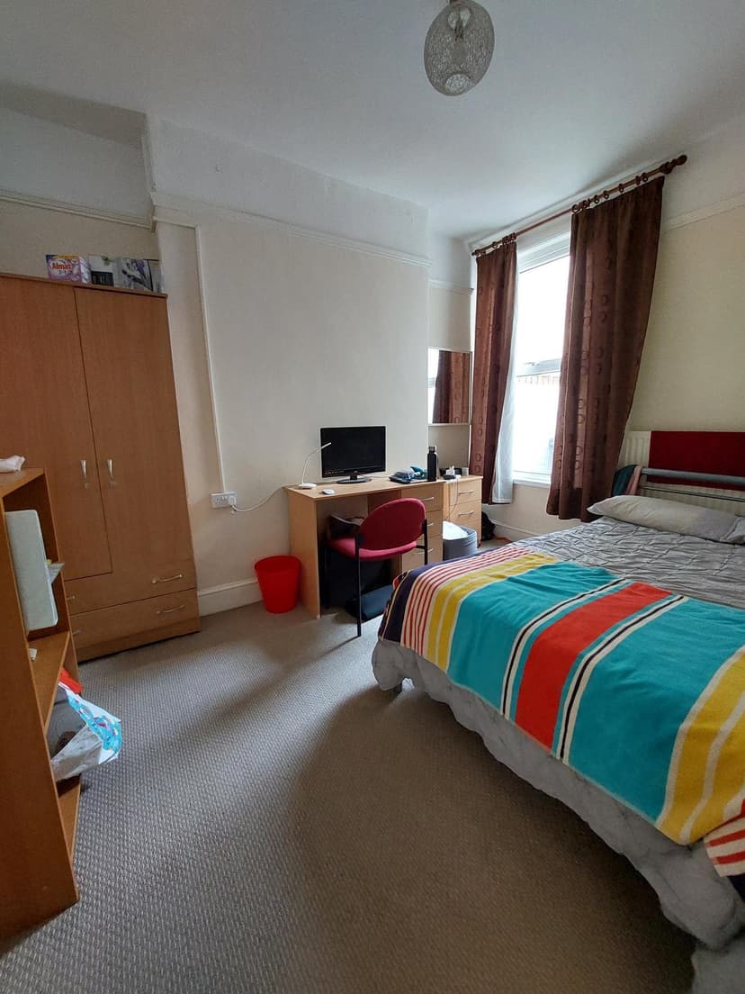 12  Hazel Road - Image 3