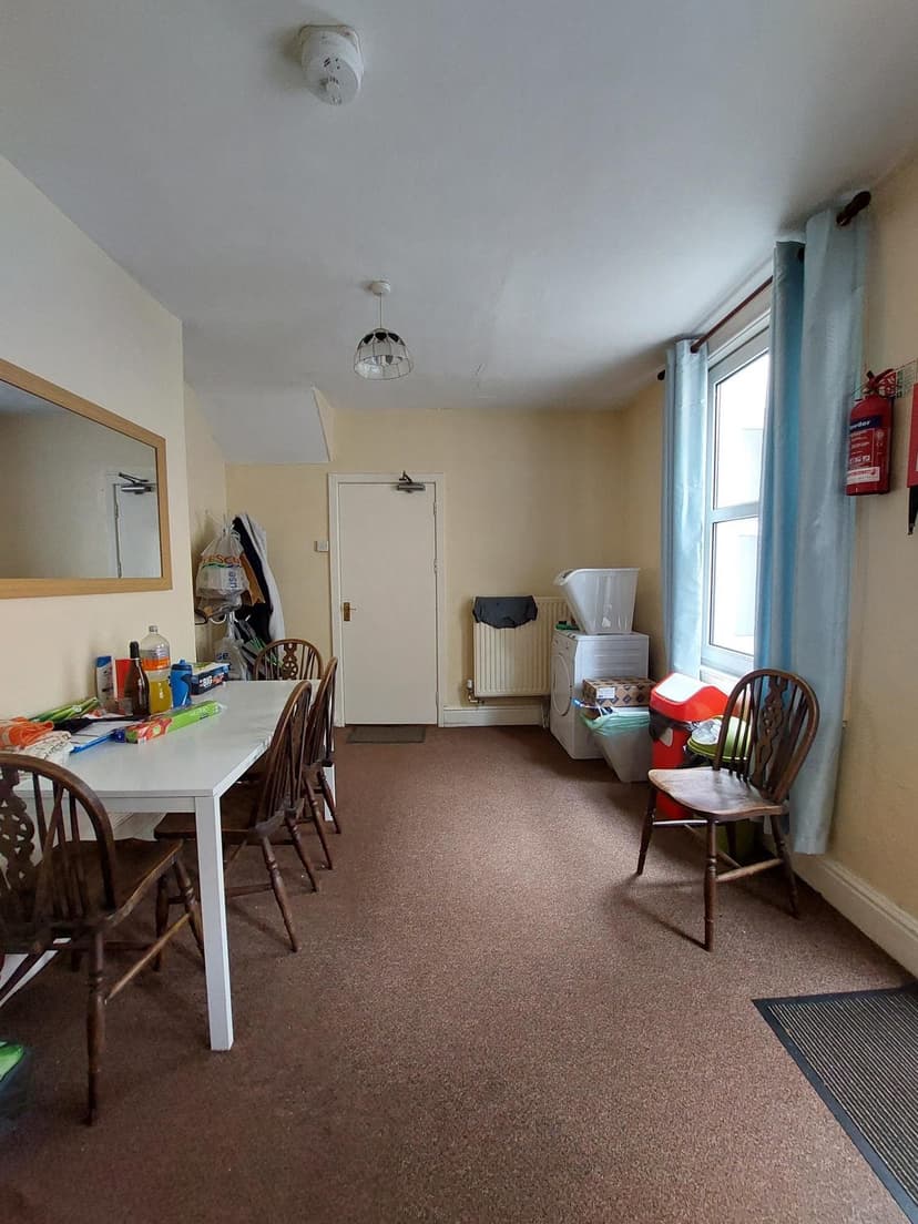 12  Hazel Road - Image 6