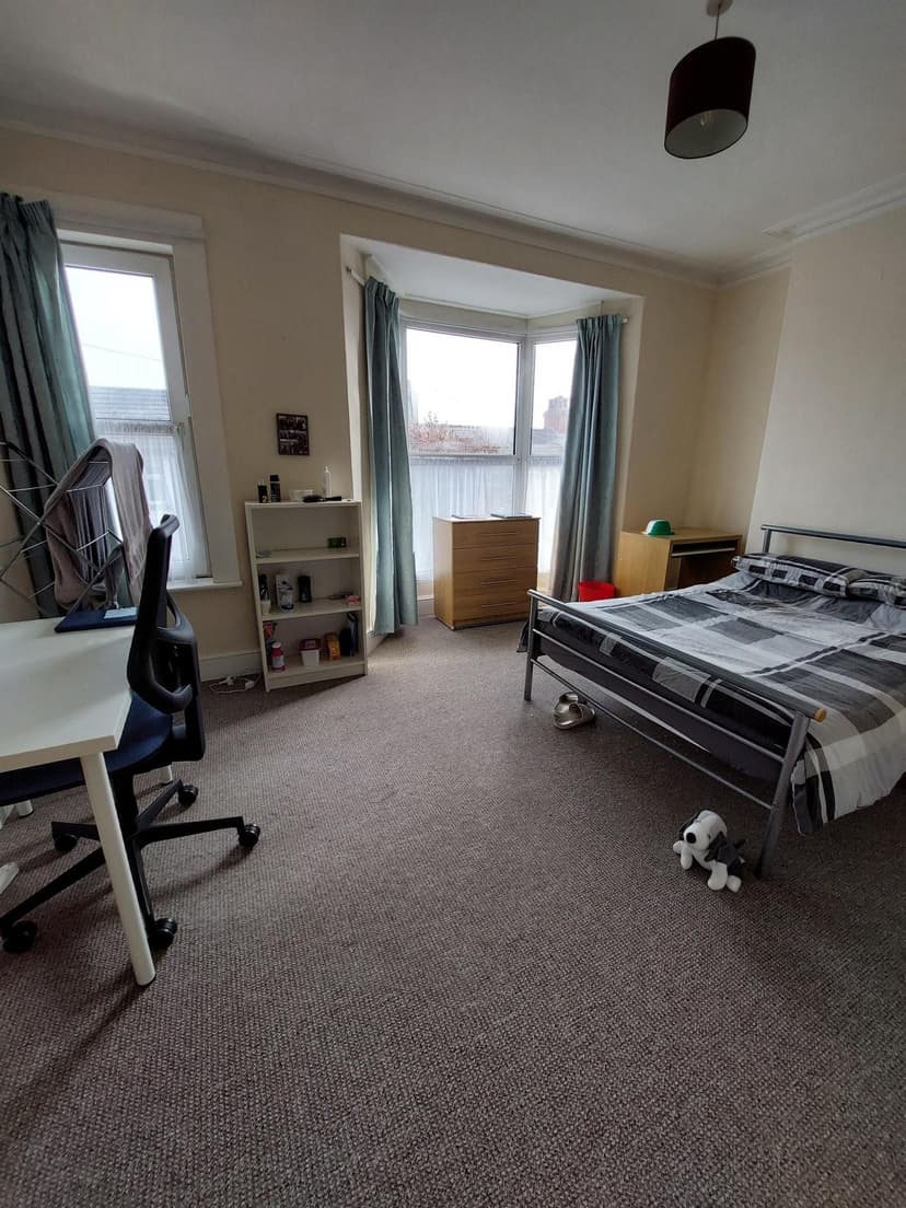 12  Hazel Road - Image 4
