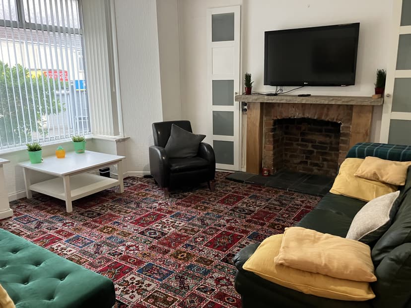 119 Port Tennant Rd - Image 3