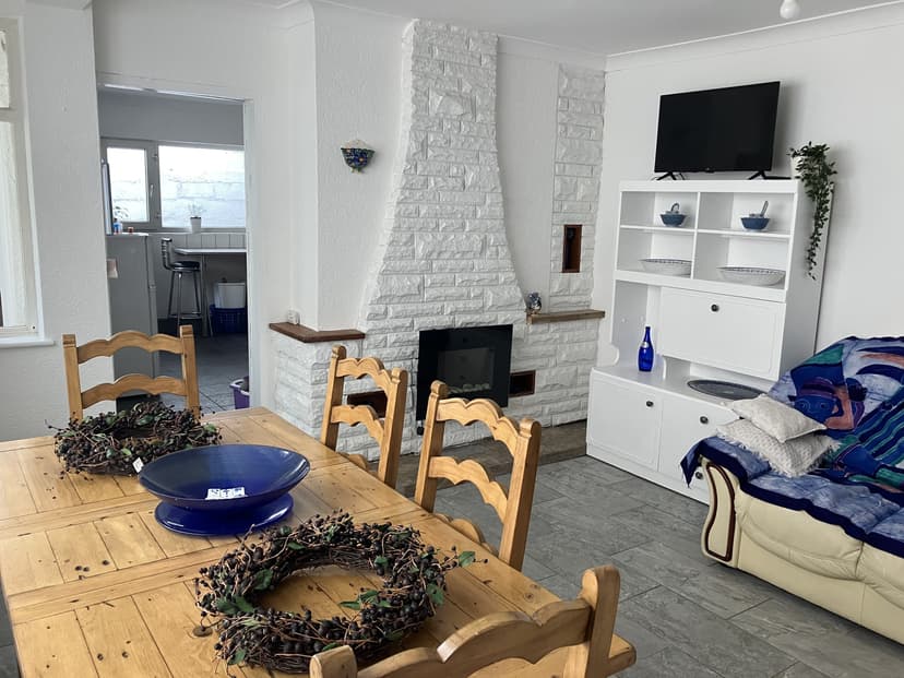 119 Port Tennant Rd - Image 1