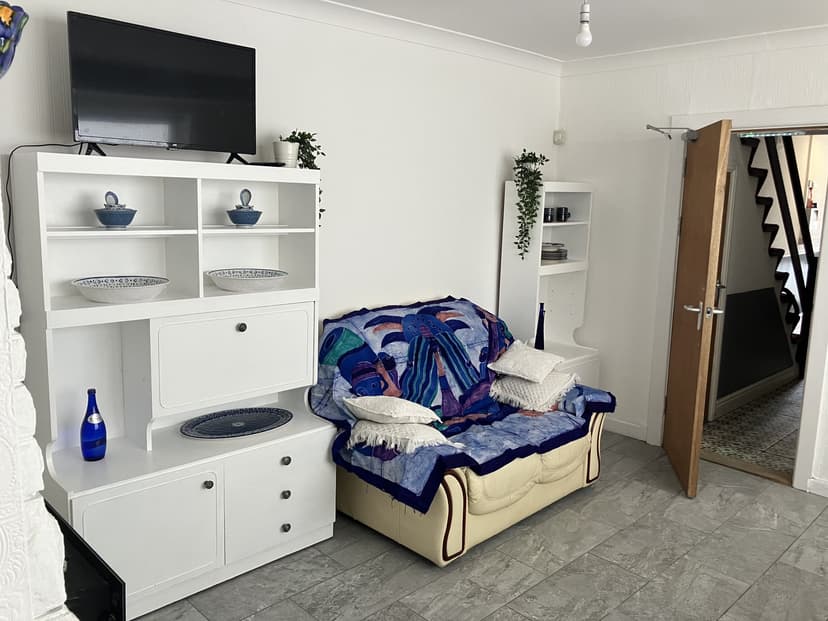 119 Port Tennant Rd - Image 2