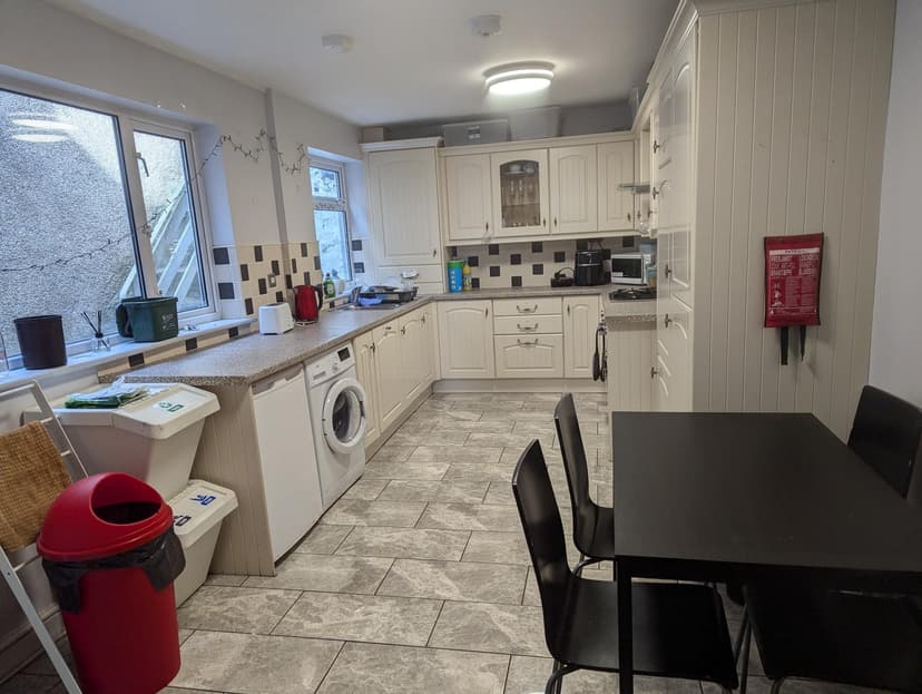 33 Kinley Street - Image 2