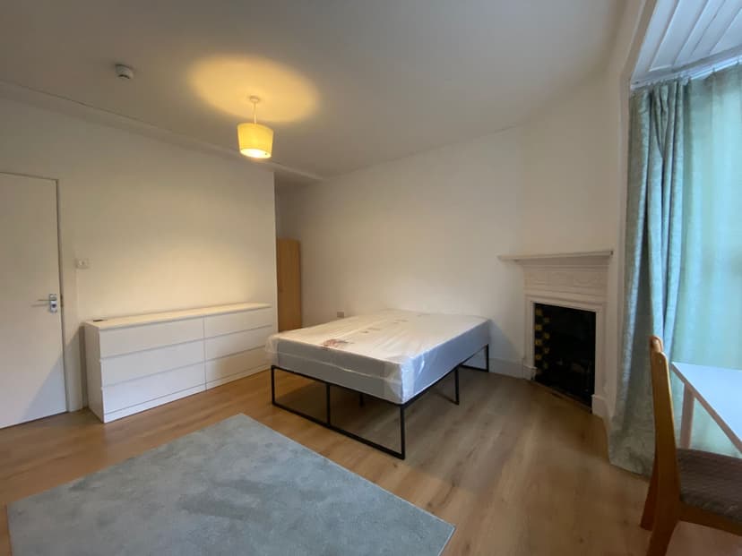 128a Eaton Crescent - Image 8