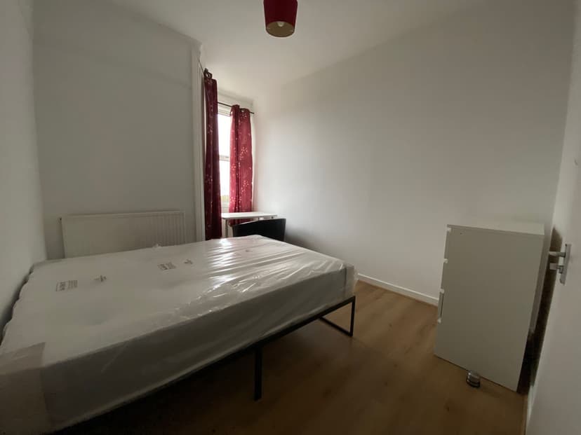 128a Eaton Crescent - Image 9