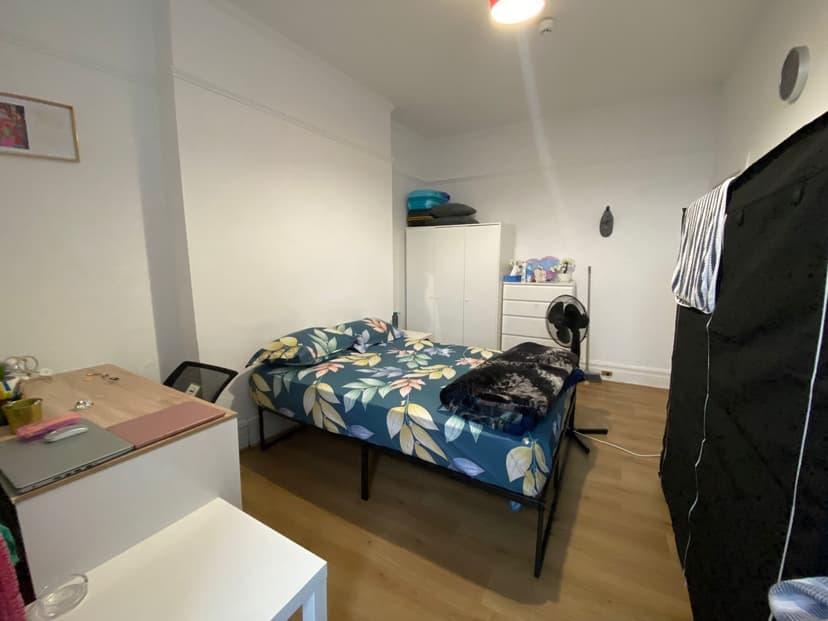 128a Eaton Crescent - Image 12