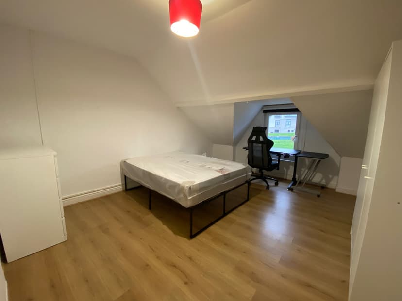 128a Eaton Crescent - Image 14