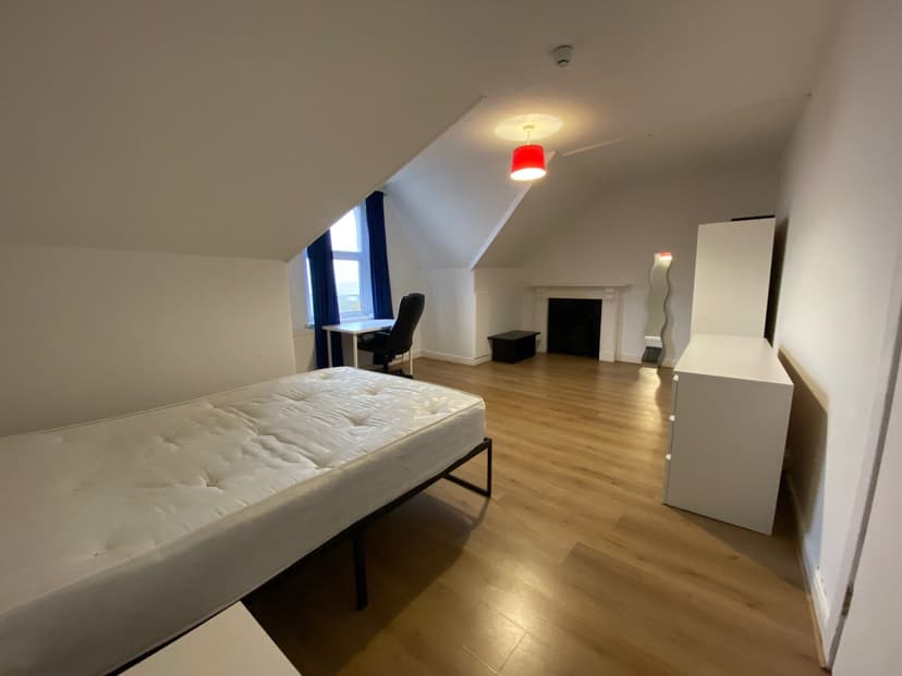 128a Eaton Crescent - Image 16