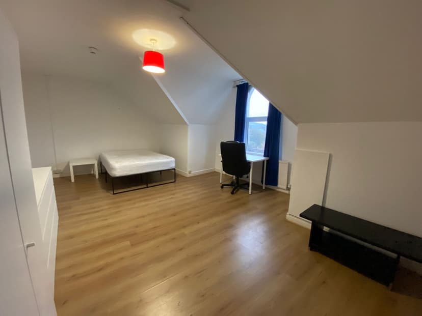 128a Eaton Crescent - Image 17