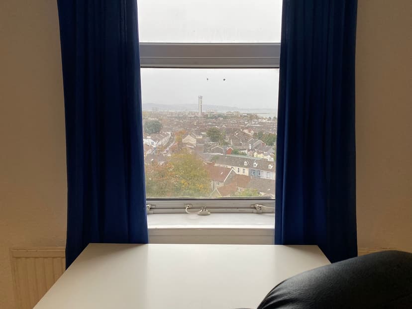 128a Eaton Crescent - Image 19