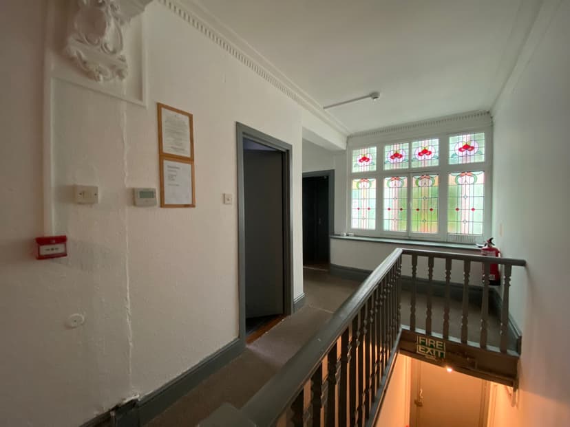 128a Eaton Crescent - Image 6