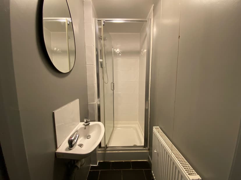 128a Eaton Crescent - Image 4