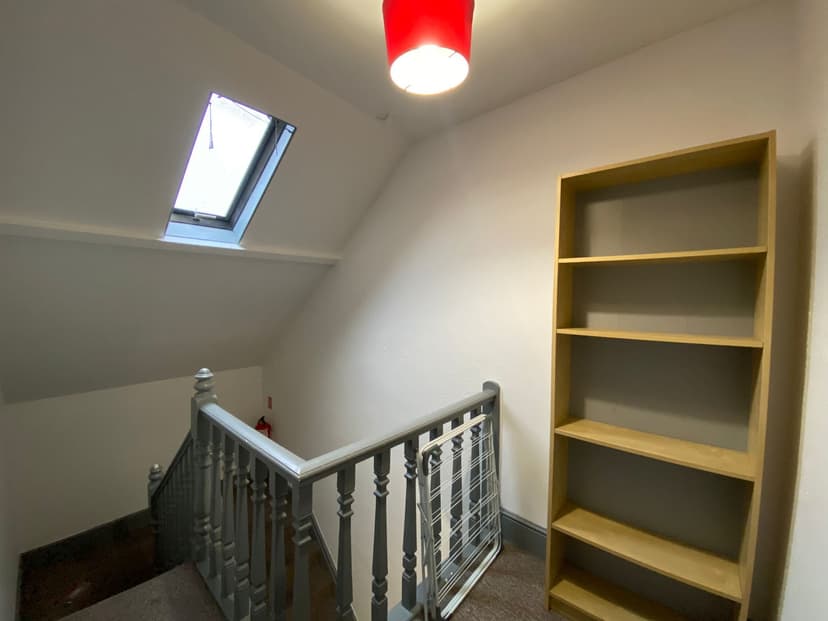 128a Eaton Crescent - Image 13