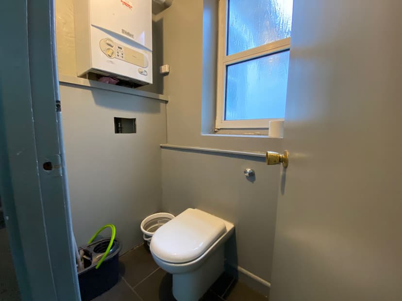 128a Eaton Crescent - Image 20