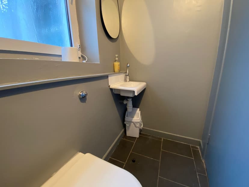 128a Eaton Crescent - Image 21